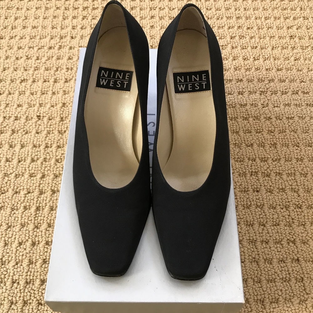 Nine West Black Elizabeth Pump